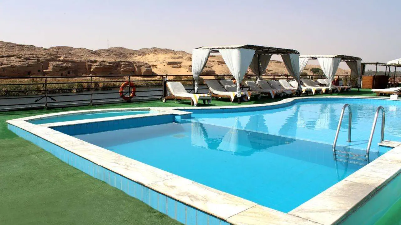 رحلة الباخرة نايل دولفين